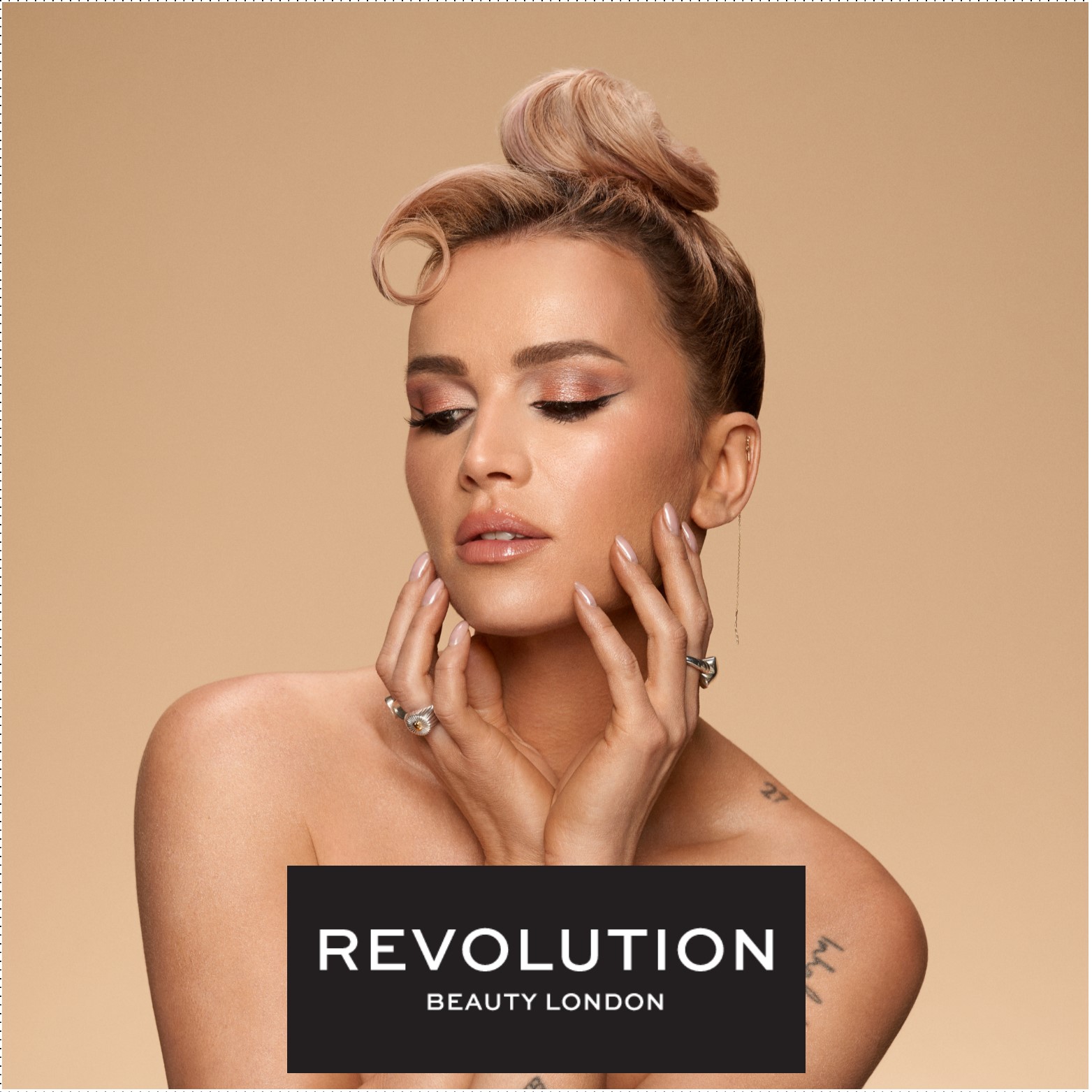 Грим визия, вдъхновена от 60-те години, с продуктите на Revolution