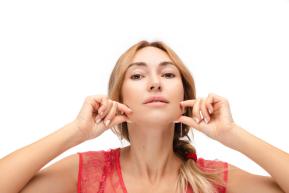 От какво се получава двойна брадичка?